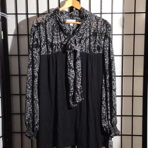 John Paul Richard Women Beautiful Top Size 2X NWT